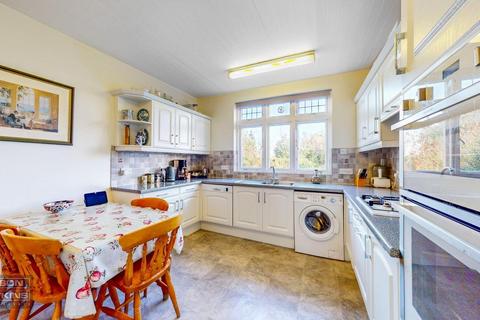 4 bedroom detached house for sale, Shaftesbury Avenue, Harrow HA3