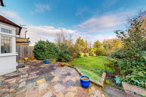 4 bedroom detached house for sale, Shaftesbury Avenue, Harrow HA3