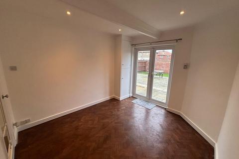 3 bedroom house to rent, Elliman Avenue, Slough SL2