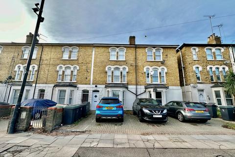 3 bedroom maisonette for sale, Hornsey Park Road, Haringey, London. N8