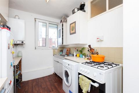 3 bedroom flat for sale, Thornaby House, Canrobert Street, London