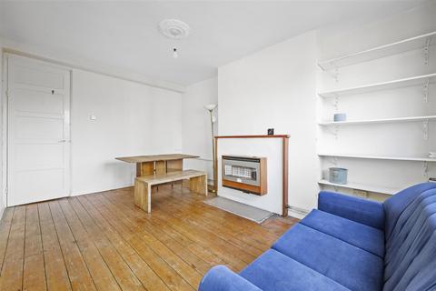 3 bedroom flat for sale, Thornaby House, Canrobert Street, London