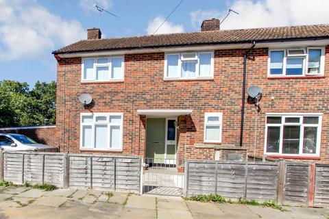 3 bedroom end of terrace house to rent, Arundel Close, Crawley RH10