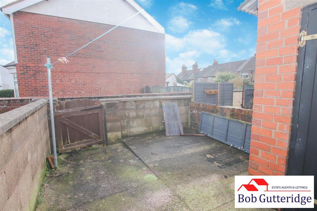 Enclosed rear yard