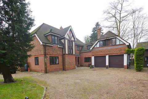 6 bedroom detached house to rent, Pinewood Close, Northwood HA6