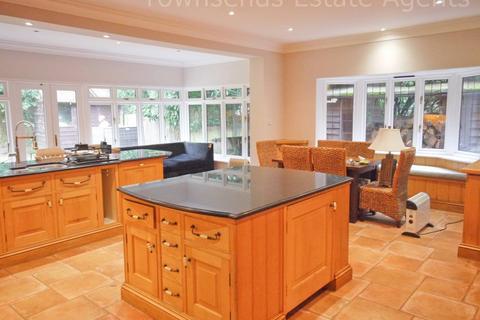 6 bedroom detached house to rent, Pinewood Close, Northwood HA6