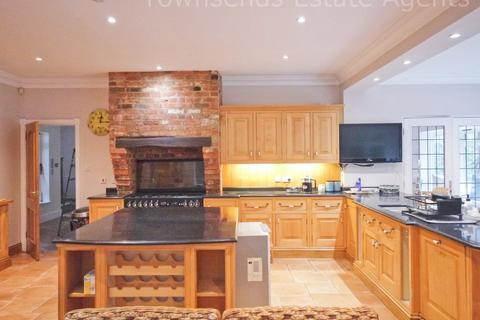 6 bedroom detached house to rent, Pinewood Close, Northwood HA6