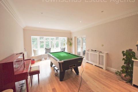 6 bedroom detached house to rent, Pinewood Close, Northwood HA6