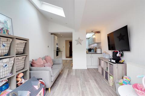 3 bedroom end of terrace house for sale, Salisbury Street, Hessle