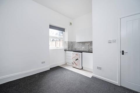 Studio to rent, Bodney Road, London E8