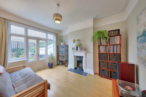 4 bedroom end of terrace house for sale, Wakehurst Road, London, SW11