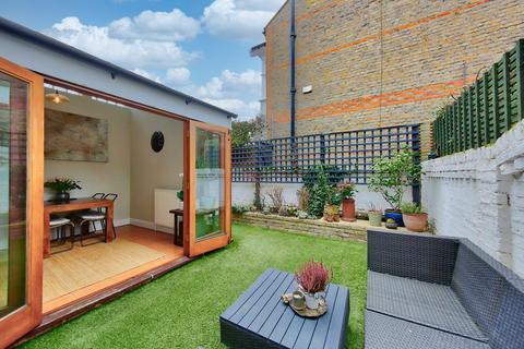 4 bedroom end of terrace house for sale, Wakehurst Road, London, SW11