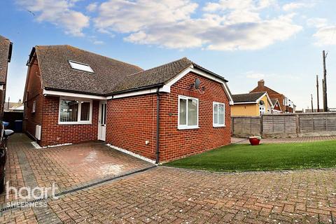 3 bedroom semi-detached bungalow for sale, Darlington Drive, Minster