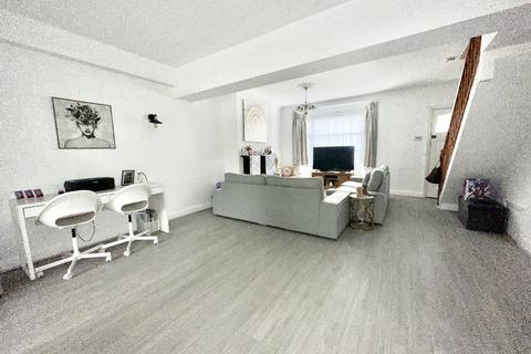5 Warren Road, Ilford, IG6 1BJ