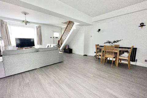 5 Warren Road, Ilford, IG6 1BJ