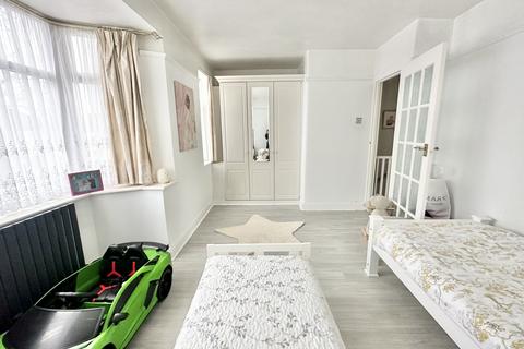 5 Warren Road, Ilford, IG6 1BJ