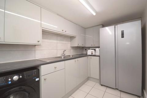 6 bedroom terraced house to rent, Lewes Road, Brighton BN2