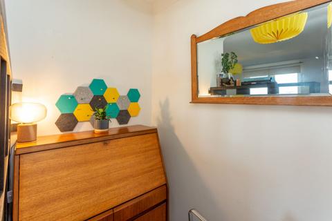 2/23 Constitution Place, Edinburgh, EH6 7DL