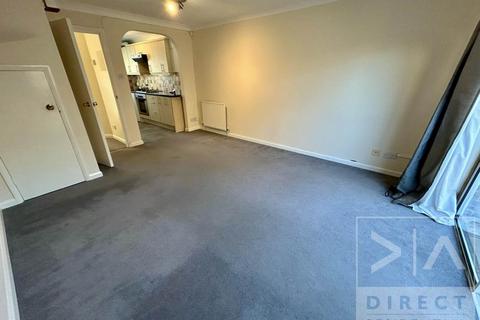 3 bedroom terraced house to rent, Hawthorne Place, Epsom KT17