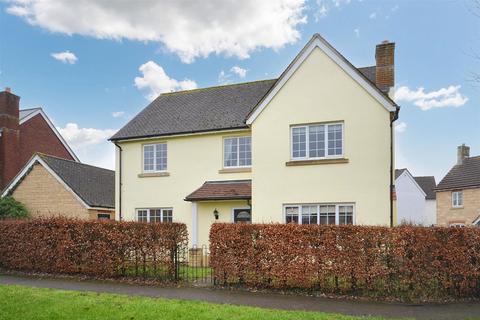 4 bedroom detached house for sale, Weatherbury Road, Gillingham