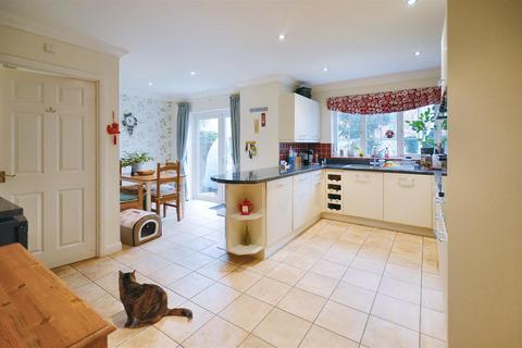 4 bedroom detached house for sale, Weatherbury Road, Gillingham