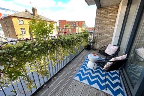 2 bedroom apartment for sale, Fairfield Avenue, Staines-upon-Thames, Surrey, TW18