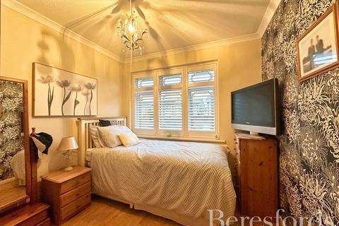 329 Upper Rainham Road, Hornchurch, RM12 4DB