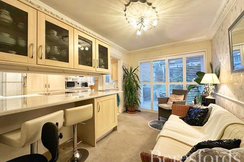 329 Upper Rainham Road, Hornchurch, RM12 4DB