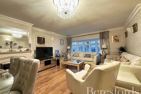 329 Upper Rainham Road, Hornchurch, RM12 4DB