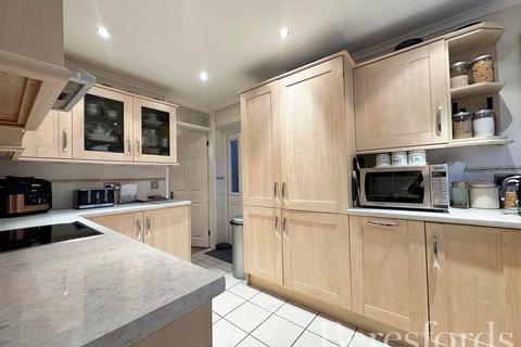 329 Upper Rainham Road, Hornchurch, RM12 4DB