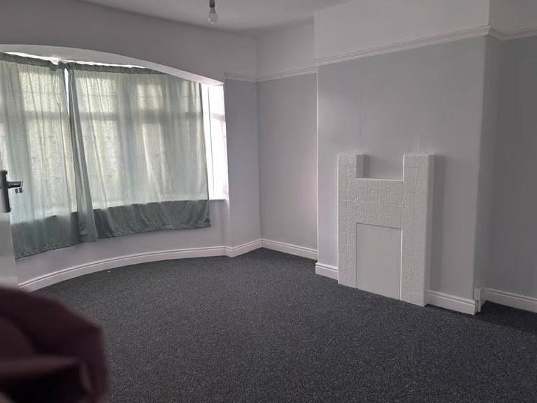4 bed semi-detached house to rent Sandhurst Dr, I