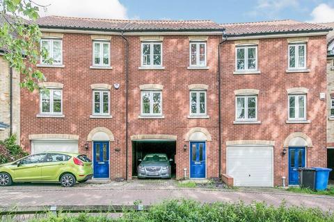 3 bedroom townhouse to rent, Fulham Way, Ipswich