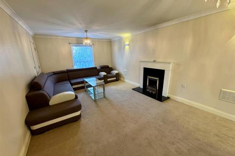 5 bedroom detached house to rent, Compton Avenue, Wembley