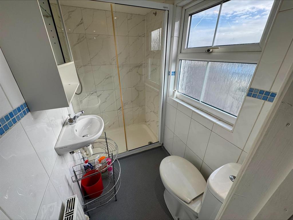 Bedroom Five Ensuite
