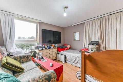 2 bedroom flat for sale, Ross Road, South Norwood, London, SE25