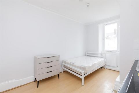 Studio to rent, St Georges Drive, London SW1V