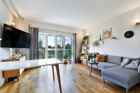 2 bedroom flat for sale, Church Road, Mitcham CR4