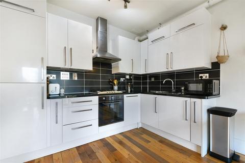 2 bedroom flat for sale, Church Road, Mitcham CR4