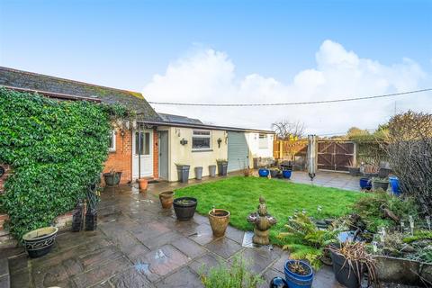 5 Andover Road, Chirton, Devizes, SN10 3QL