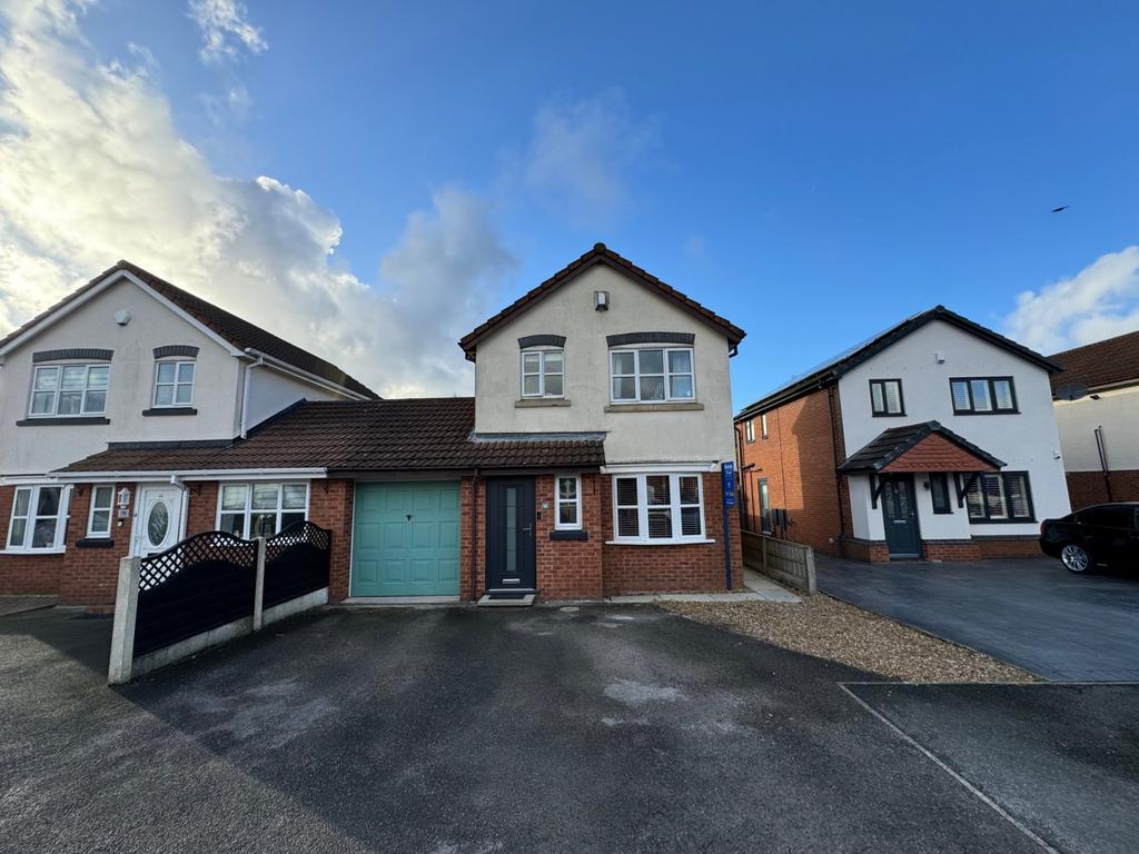 Three Bedroom Semi-Detached House With Conservato
