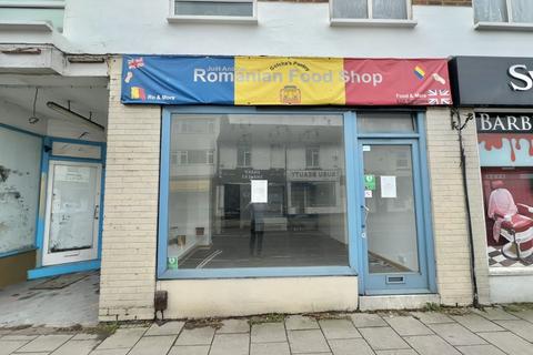 Retail property (high street) to rent, 62a Bargates, Christchurch, Dorset