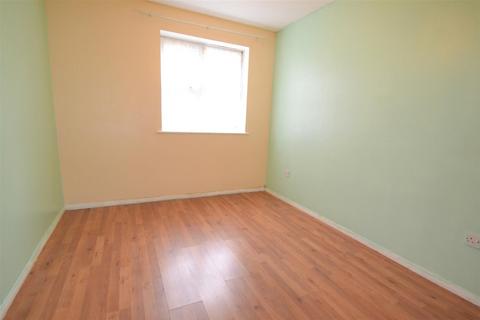 14 Wallers Close, Dagenham, RM9 6YF