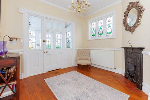 44 Lavington Road, London, W13 9LS