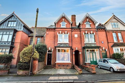 4 bedroom end of terrace house for sale, Greenfield Avenue, Stourbridge DY8