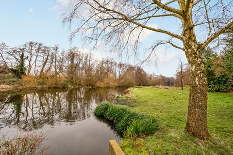 36 Beechcroft Manor, Weybridge, KT13 9NZ
