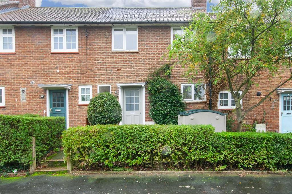 32 Greenstead Gardens
