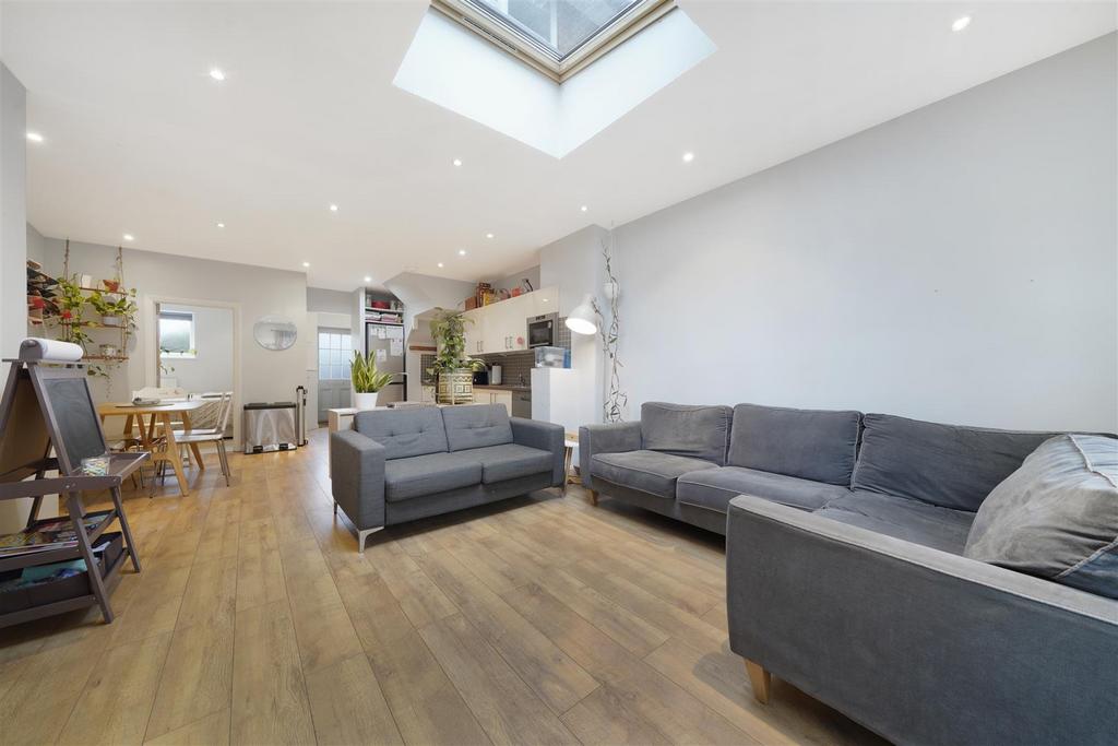 32 Greenstead Gardens