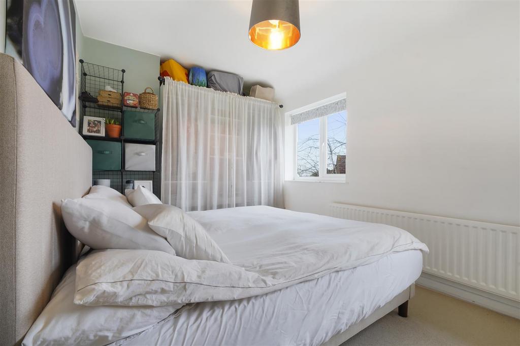 32 Greenstead Gardens