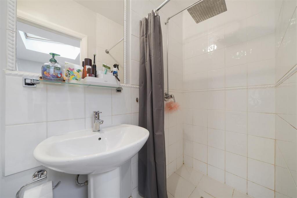 32 Greenstead Gardens