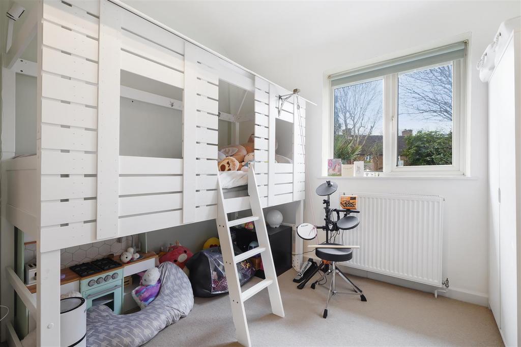 32 Greenstead Gardens